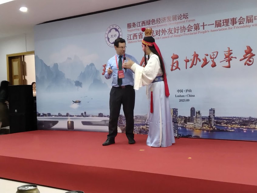 Cultural exchange between Māori and Chinese communities