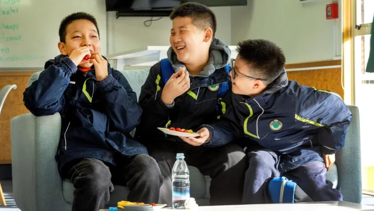 Chinese high school students visiting New Zealand